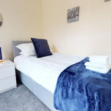 Stayzo Westminster Stylish House Apartment Bradford (West Yorkshire)