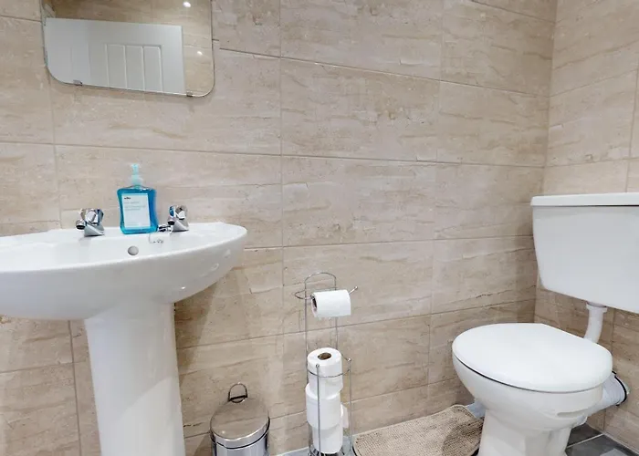 Stayzo Westminster Stylish House Bradford (West Yorkshire)