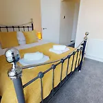 Apartman Stayzo Westminster Stylish House Bradford
