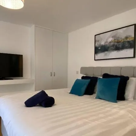 Stayzo Westminster Stylish House * Bradford (West Yorkshire)