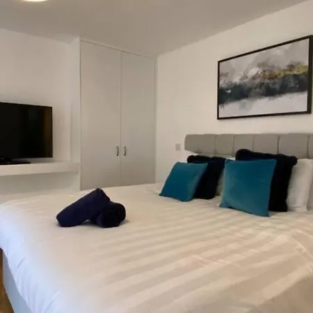 Apartment Stayzo Westminster Stylish House *