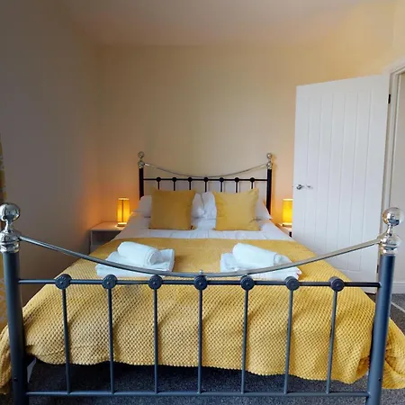 Stayzo Westminster Stylish House Apartment Bradford (West Yorkshire)
