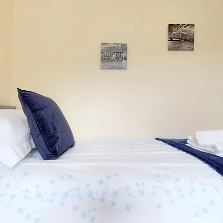 Stayzo Westminster Stylish House *