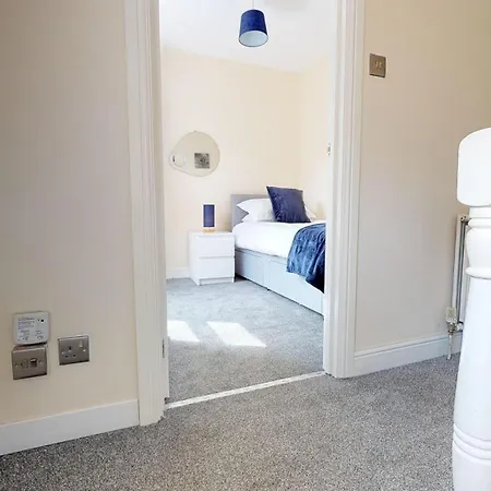 Stayzo Westminster Stylish House