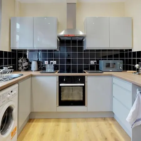 Stayzo Westminster Stylish House *