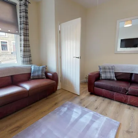 Stayzo Westminster Stylish House Bradford (West Yorkshire)