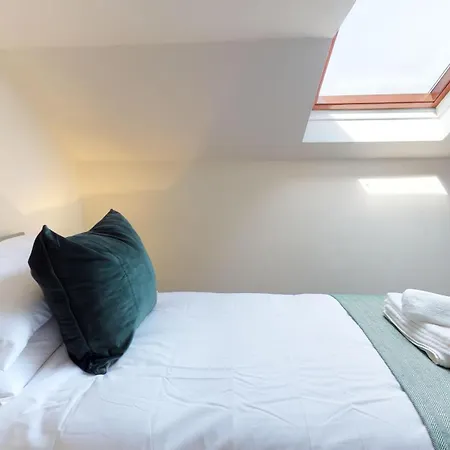 Stayzo Westminster Stylish House *