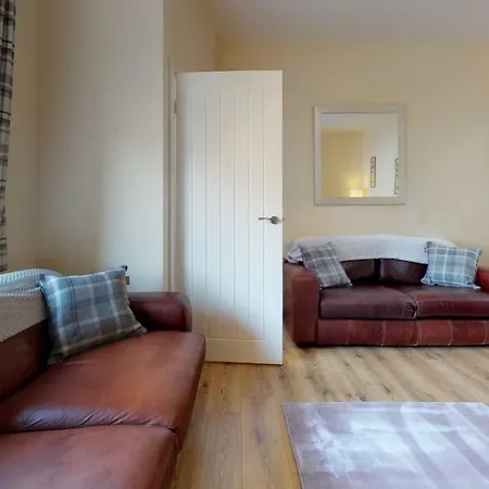 Stayzo Westminster Stylish House Apartment Bradford (West Yorkshire)