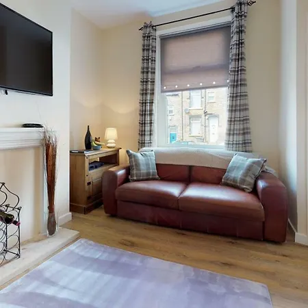 Stayzo Westminster Stylish House Apartment Bradford (West Yorkshire)