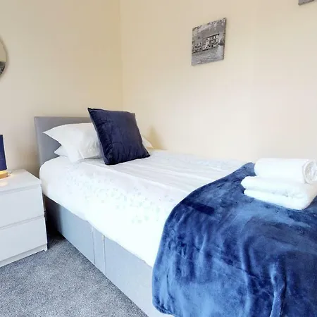 Stayzo Westminster Stylish House * Bradford (West Yorkshire)