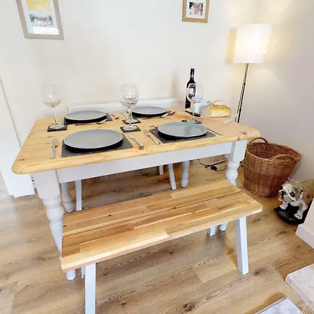 Stayzo Westminster Stylish House