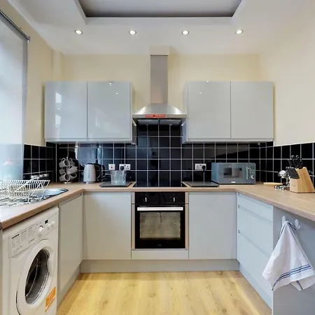 Stayzo Westminster Stylish House