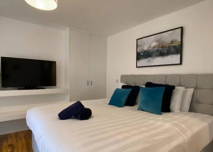 Stayzo Westminster Stylish House * Брадфорд