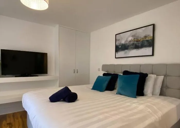 Stayzo Westminster Stylish House Apartment *