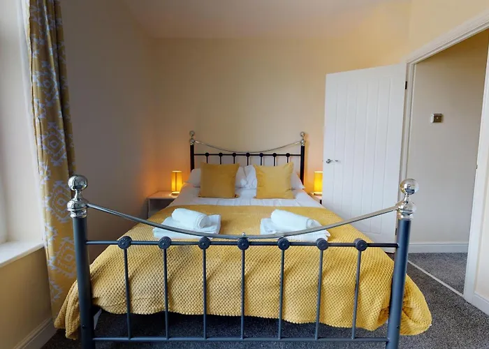 Stayzo Westminster Stylish House Apartment Bradford (West Yorkshire)