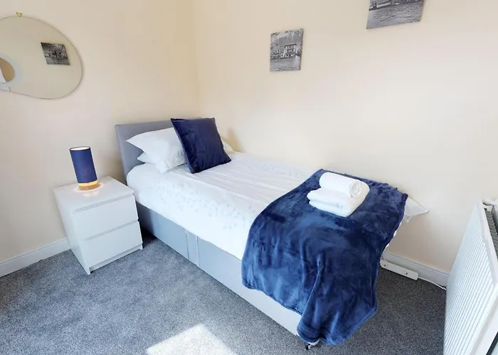 Апартаменты Stayzo Westminster Stylish House Брадфорд