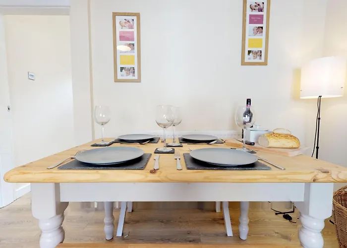 Stayzo Westminster Stylish House