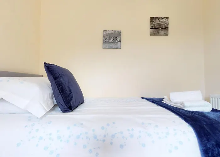 Stayzo Westminster Stylish House *