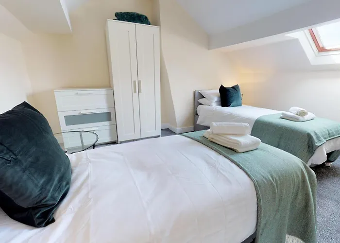 Stayzo Westminster Stylish House Брадфорд