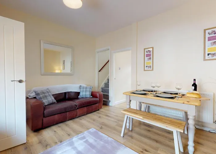 Stayzo Westminster Stylish House